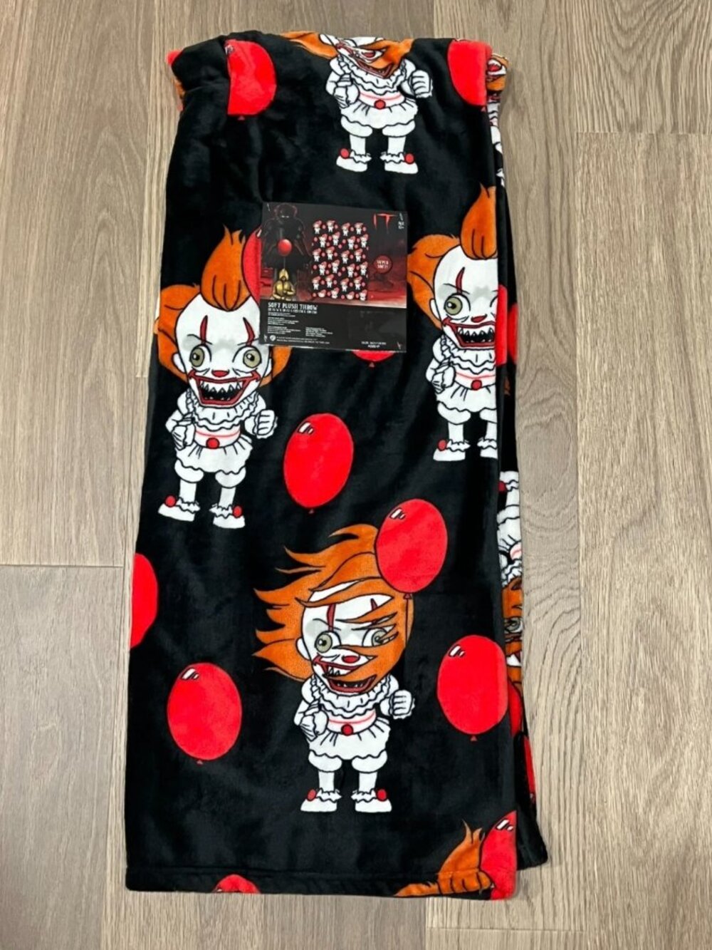 IT PENNYWISE Black Red Balloon Plush Throw Blanket 50x70 Horror WB Halloween NWT